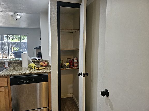4th image of 455 Tabor Ave