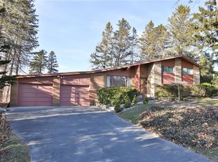 1512 Schlegel Rd, Webster, NY 14580