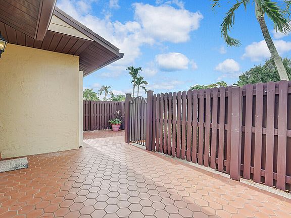 5th image of 620 Sea Pine Way #A
