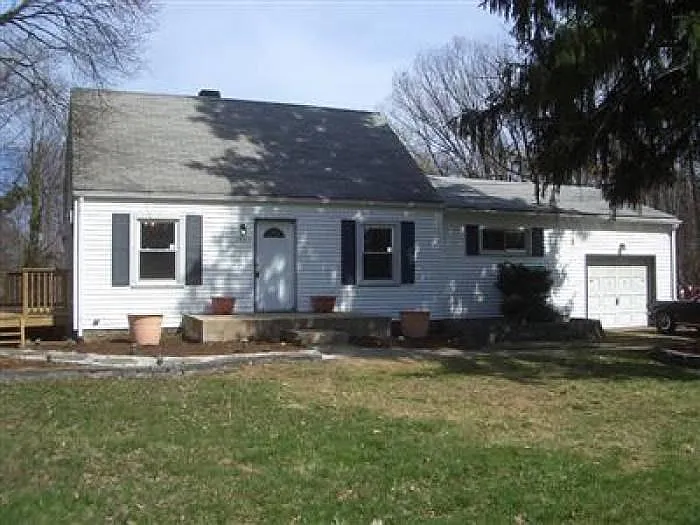 4 bed, 1000 sqft, $1,250 — Photo 1