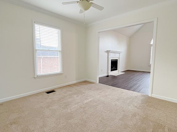 4th image of 127 Cedar Forest Dr