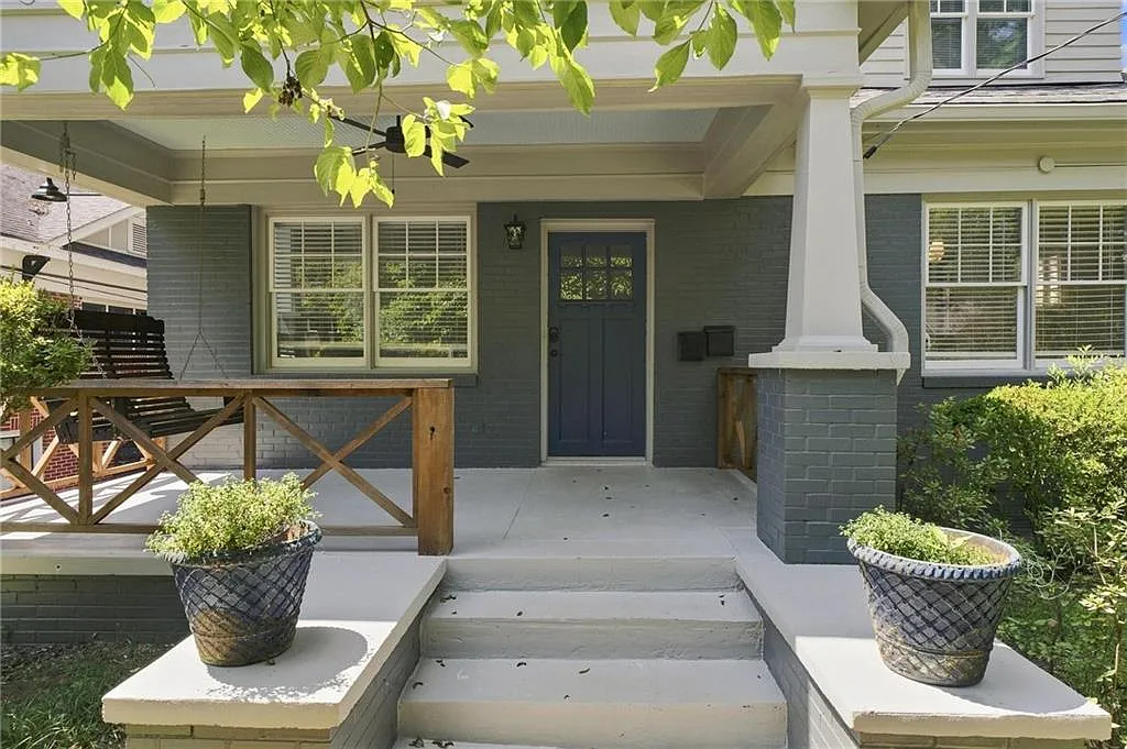 3 bed, 2.0 bath, 2500 sqft, $4,995 — Photo 2