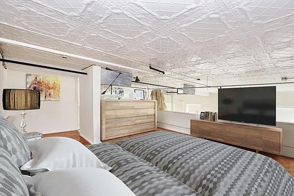 Rented by R New York | media 8