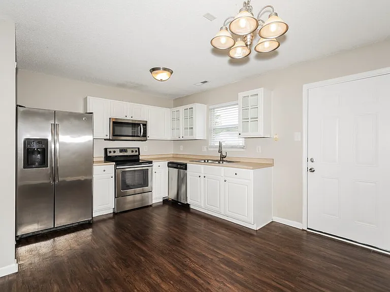 6715 Everbloom Ln — Photo 7