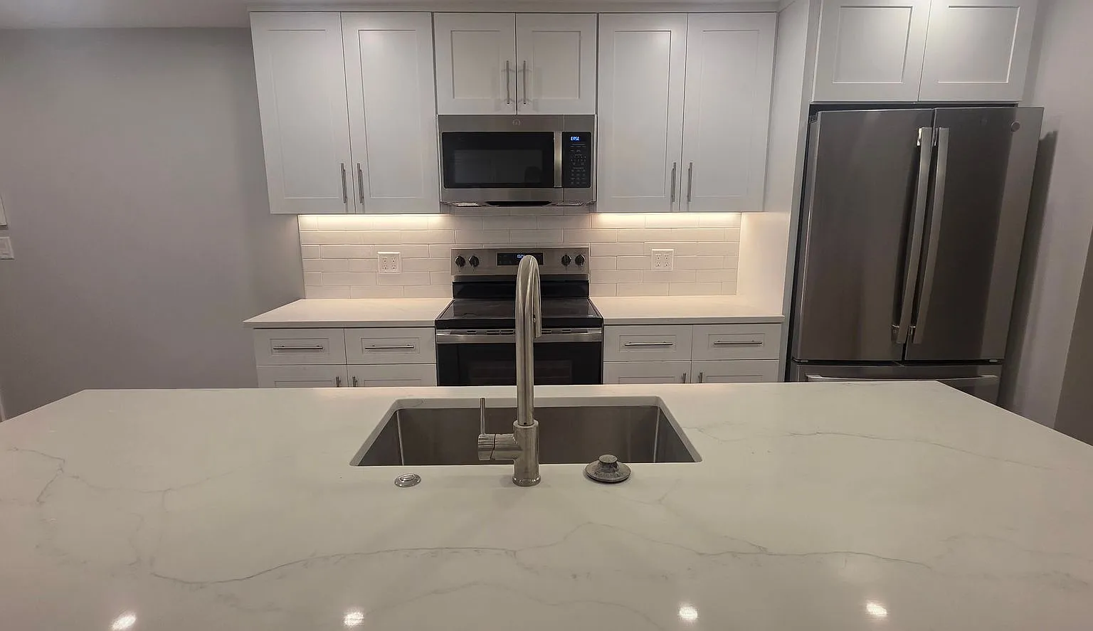 Get $1,000 On Closing! No Fee Brand New Luxury Construction, Laundry In Unit, Parking Included — Photo 4