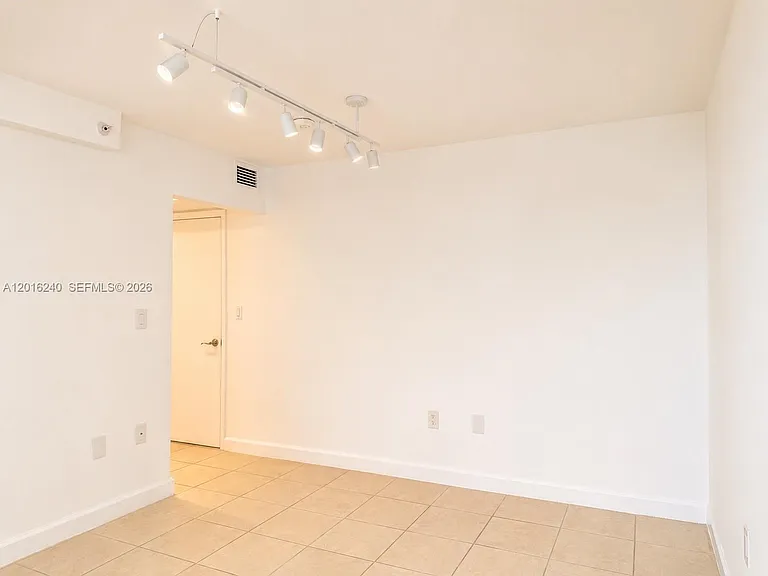555 NE 30th St #404 — Photo 17