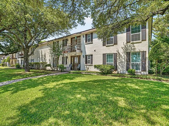 2nd image of 4000 Ridglea Country Club Dr APT 102