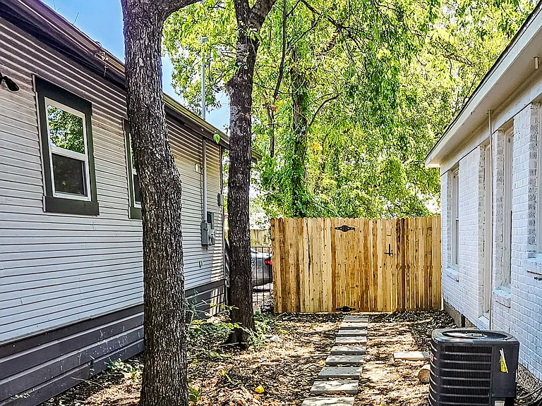 1241 Lowe St #1241 — Photo 35