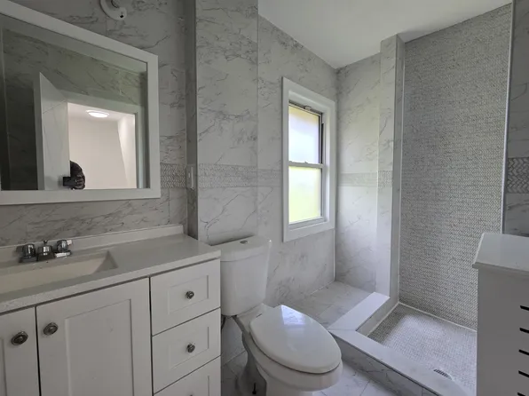 1395 East 15th Street image 15 of 20