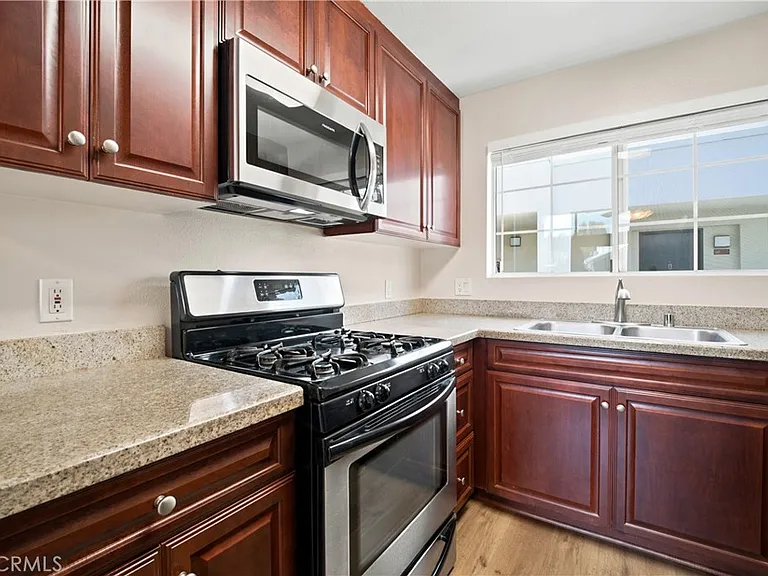 5540 Owensmouth Ave #306 — Photo 13
