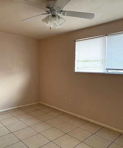 6121 SW 12th Pl — Photo 5
