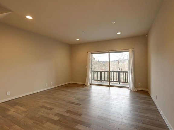3rd image of 1976 Newport Way NW