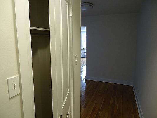 4th image of 142-10 Hoover Ave #402