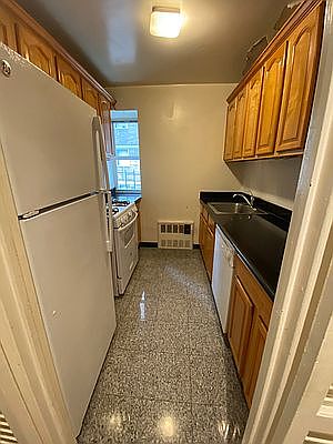 3rd image of 446 E 86th St #F12