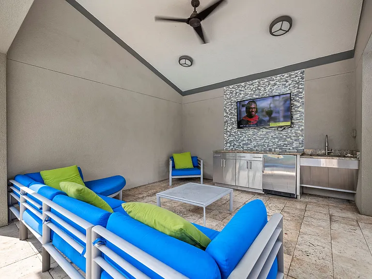 Pearce at Pavilion Luxury Apartments — Photo 20