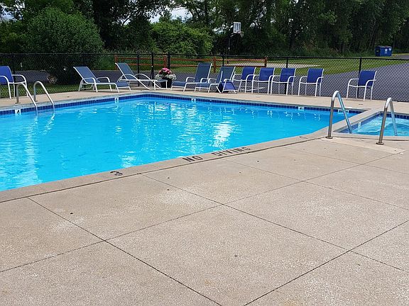 5th image of 910 W Savidge St #40