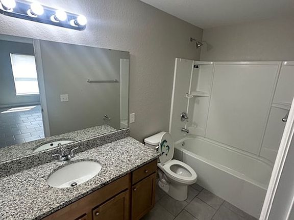 4th image of 180-210 W Prince Pl #200