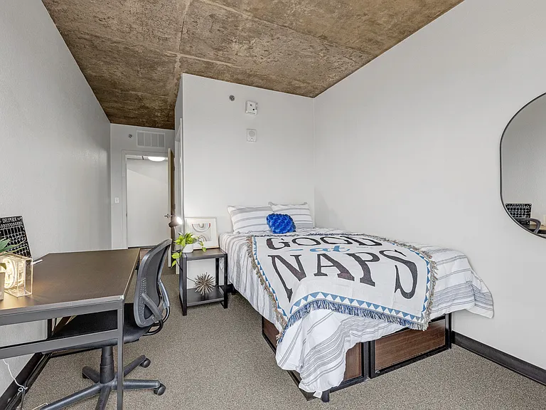 Vista Student Living- Rent by the Room — Photo 17