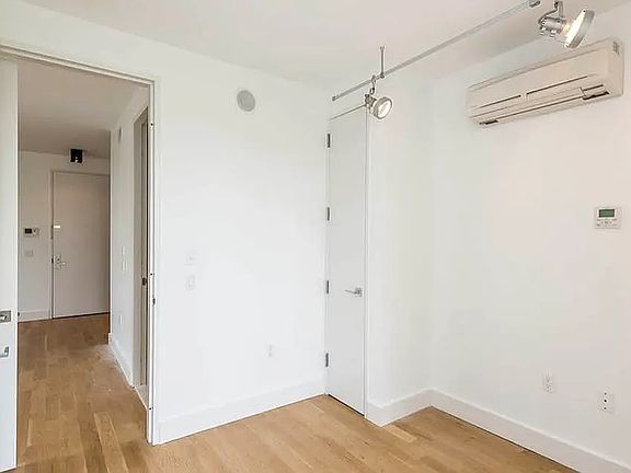 4th image of 74 Maujer St APT 2F