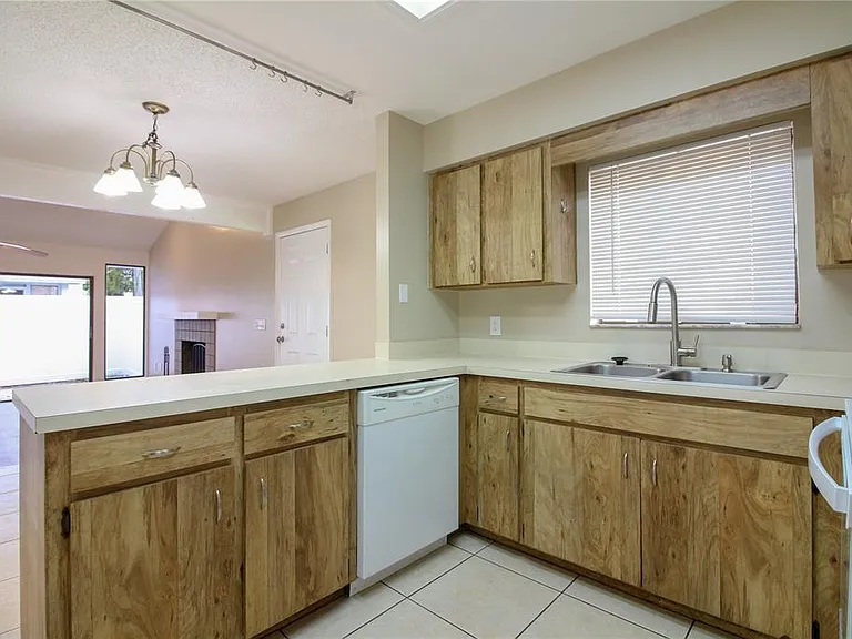 1545 King Ave — Photo 8