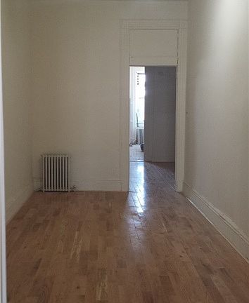 4th image of 193 Stockholm St