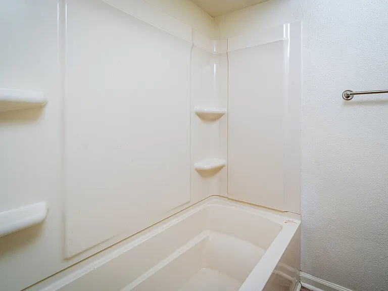 Kimberly House Apartments — Photo 11