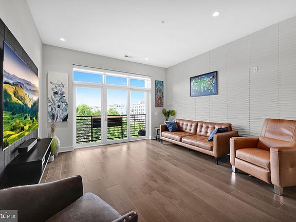 4th image of 575 S Goddard Blvd #514