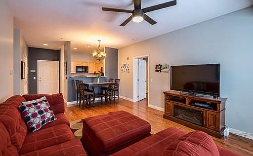 4th image of 8 Walnut St Unit 308