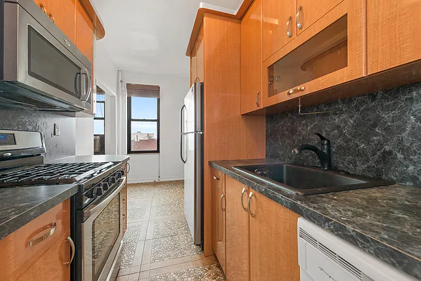 Sold by Douglas Elliman | media 18