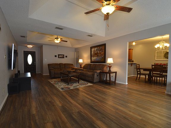 3rd image of 1920 Baylor Ave