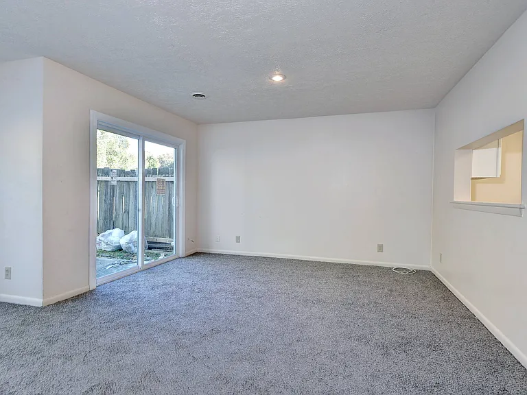 4043 Midlands Rd — Photo 7
