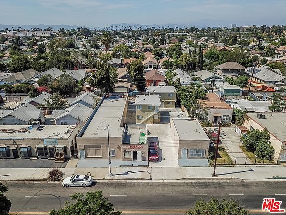 3rd image of 2021 W Jefferson Blvd