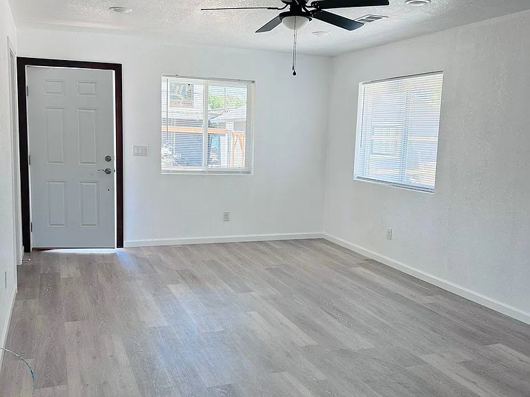 529 W Rimby Ave — Photo 6
