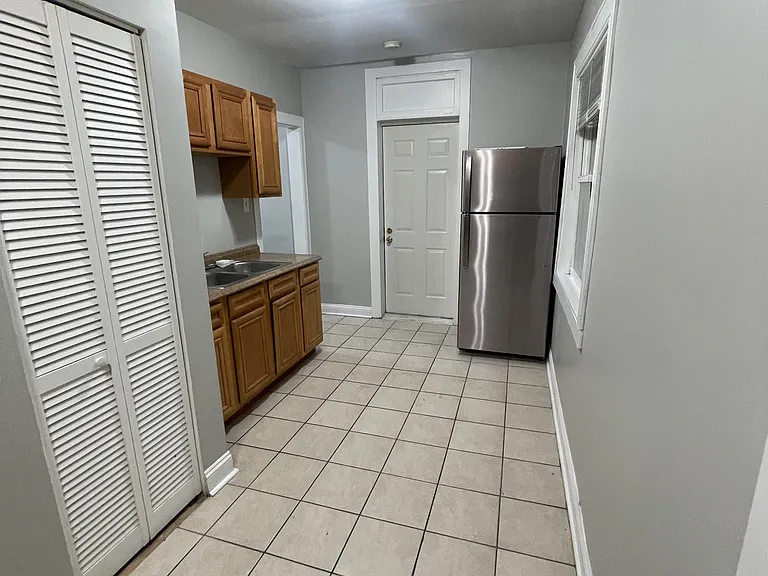 1402 N Harding Ave #2 — Photo 2