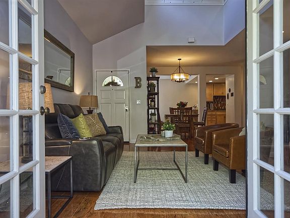 4th image of 5621 Roundtree Pl