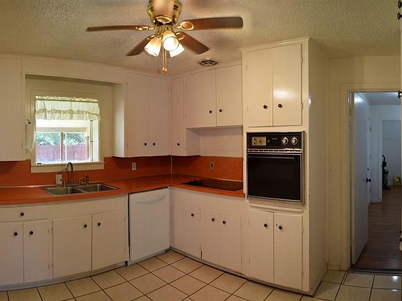 4th image of 801 W Magnolia Ave