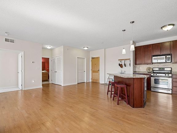 3rd image of 619 8th St SE Unit 409