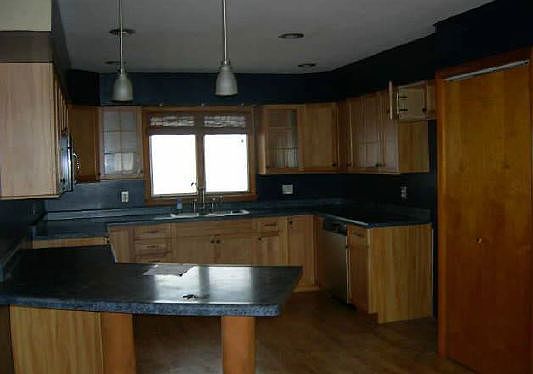 3rd image of 103 E Leroy St