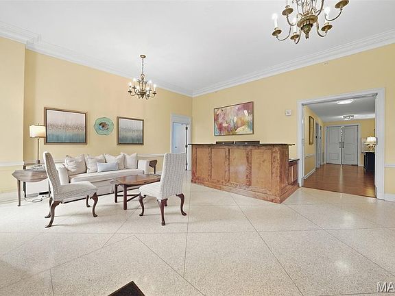 5th image of 900 S Hanley Rd APT 1B