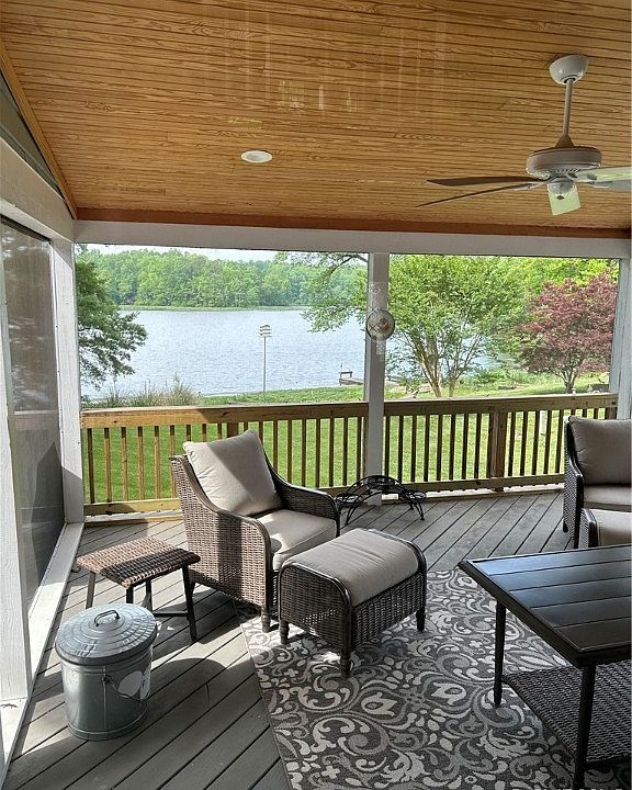 2nd image of 9625 Kingussle Ln