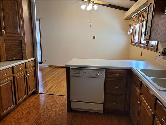 4th image of 1315 Honeywood Dr