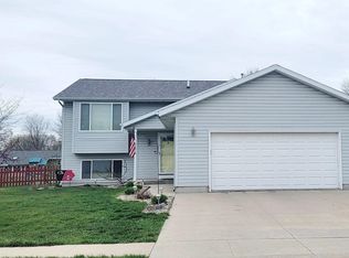 340 W Henschen St, Garner, IA 50438