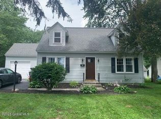 10 Williams Park Rd, Loudonville, NY 12211