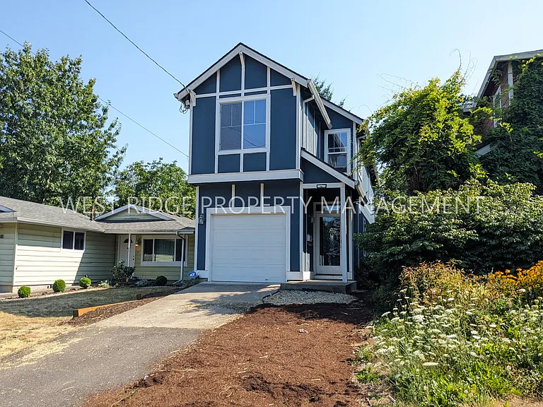 6824 N Astor St — Photo 1