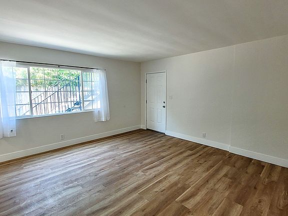 5th image of 8024-26 Comstock Ave #26-A