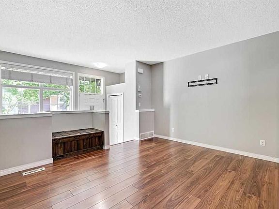 3rd image of 159 New Brighton Vlg SE