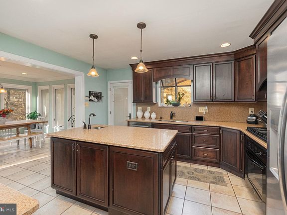 3rd image of 628 Ponderosa Dr