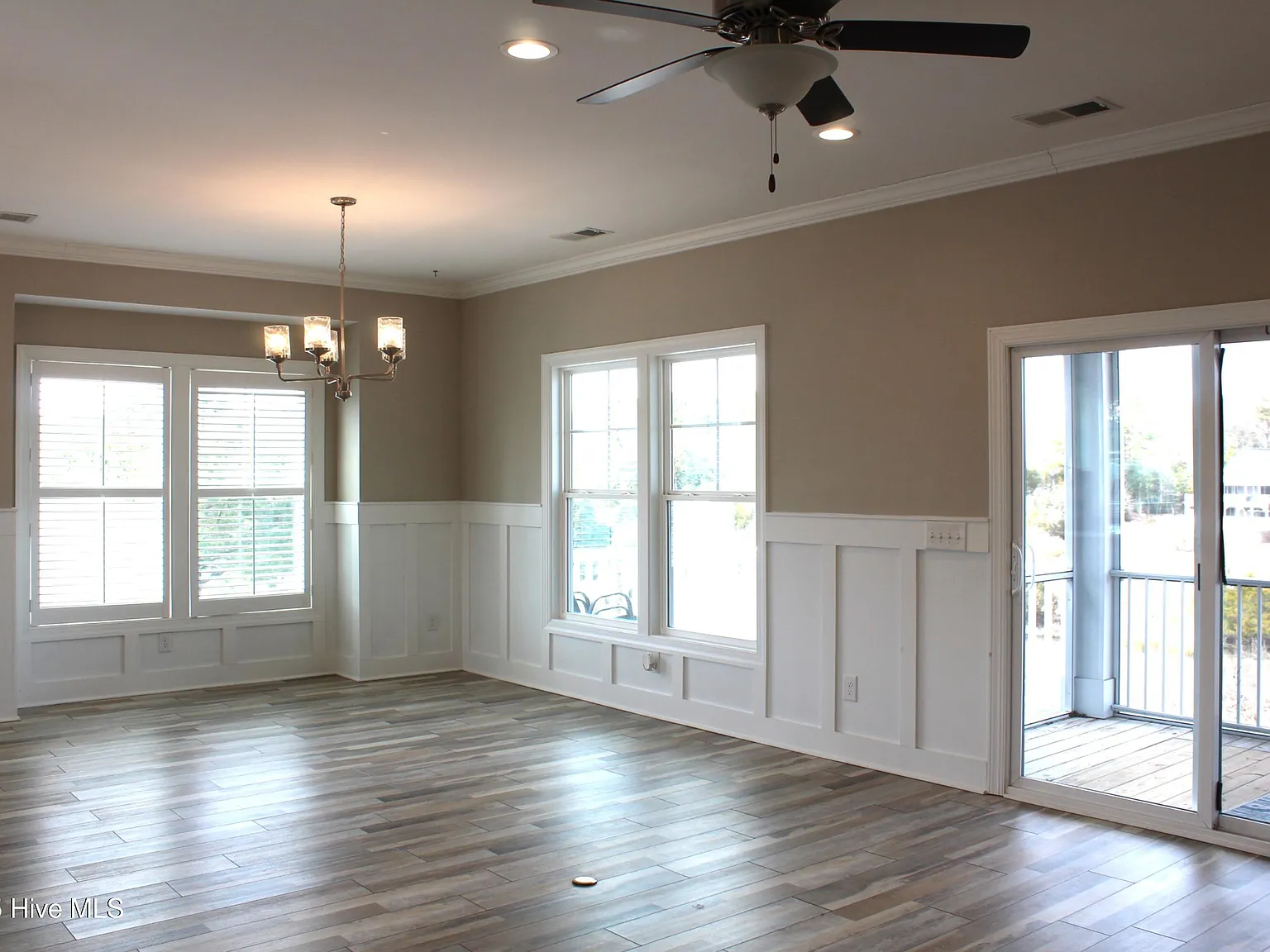 4 bed, 3.5 bath, 1992 sqft, $3,100 — Photo 3