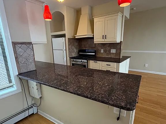 2nd image of 998 Broadway APT 4