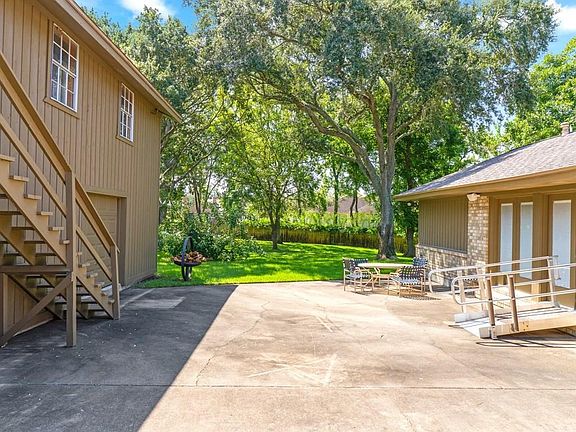 5th image of 2624 Oak Dr